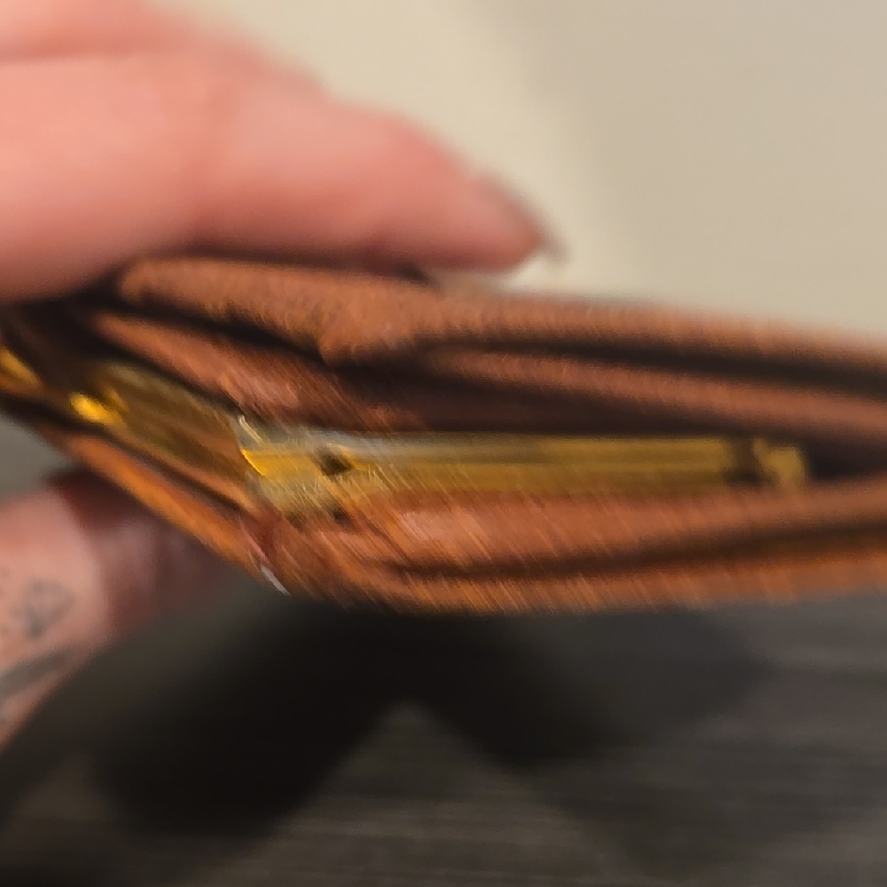 Gucci Tan Leather Wallet with Green and Red Accent - Picture 11 of 14
